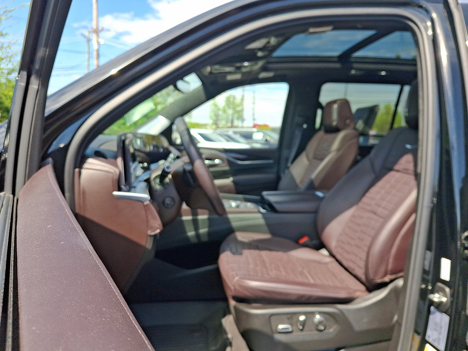 Certified 2024 Cadillac Escalade Premium Luxury Platinum image 17