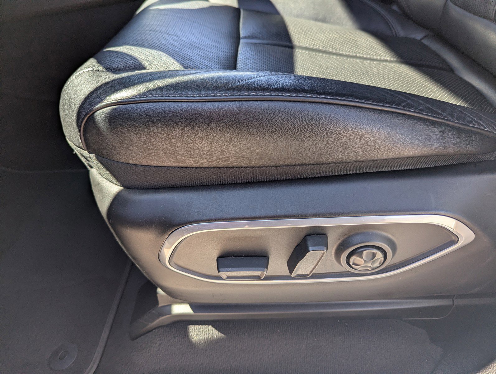 Used 2024 Jeep Wagoneer Series II w/ Flexible Seating Group image 12