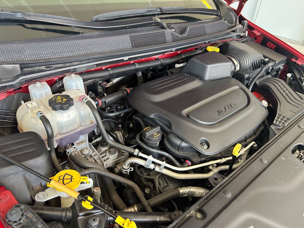 Used 2024 Chrysler Pacifica Touring-L FWD image 11