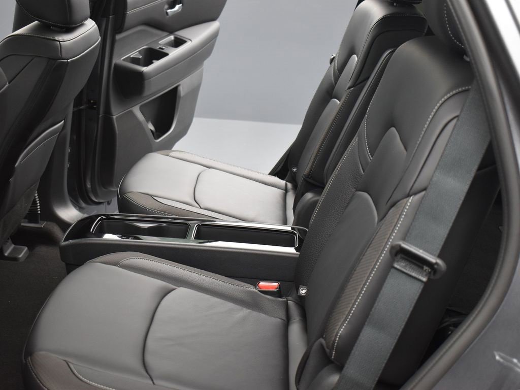 Certified 2025 Nissan Pathfinder SL w/ SL Premium Package image 15