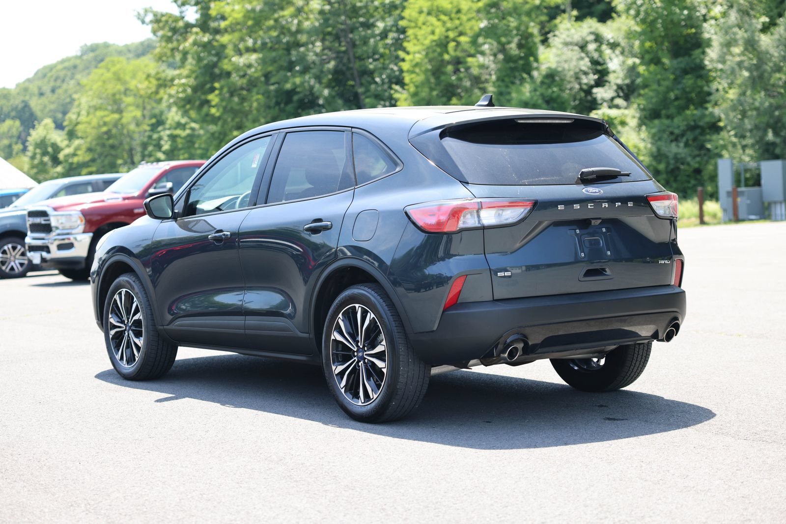 Used 2022 Ford Escape SE w/ SE Sport Appearance Package AWD/4WD image 3
