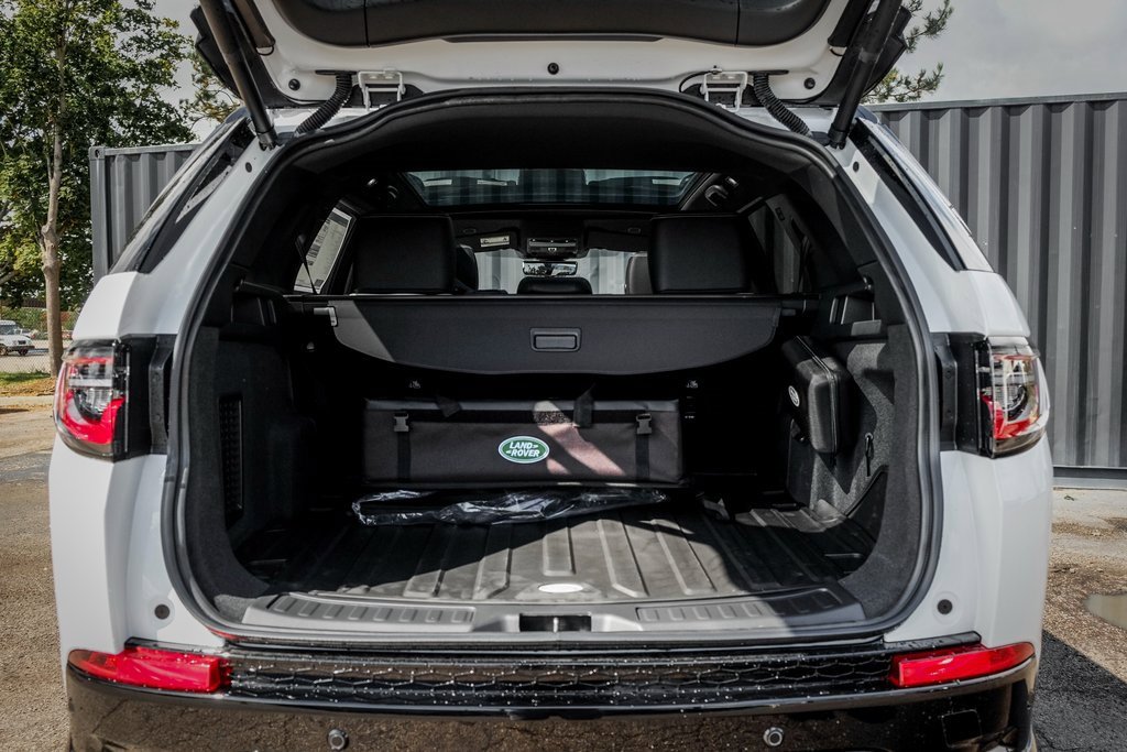 New 2025 Land Rover Discovery Sport Dynamic SE image 9