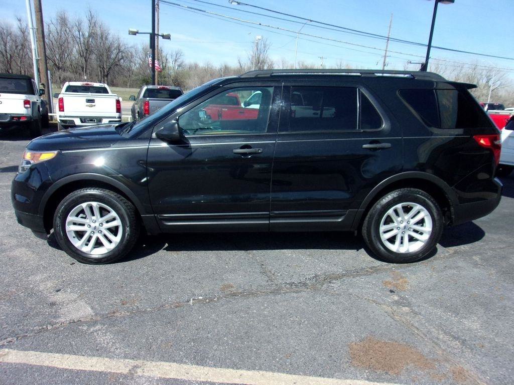 Used 2015 Ford Explorer FWD image 2