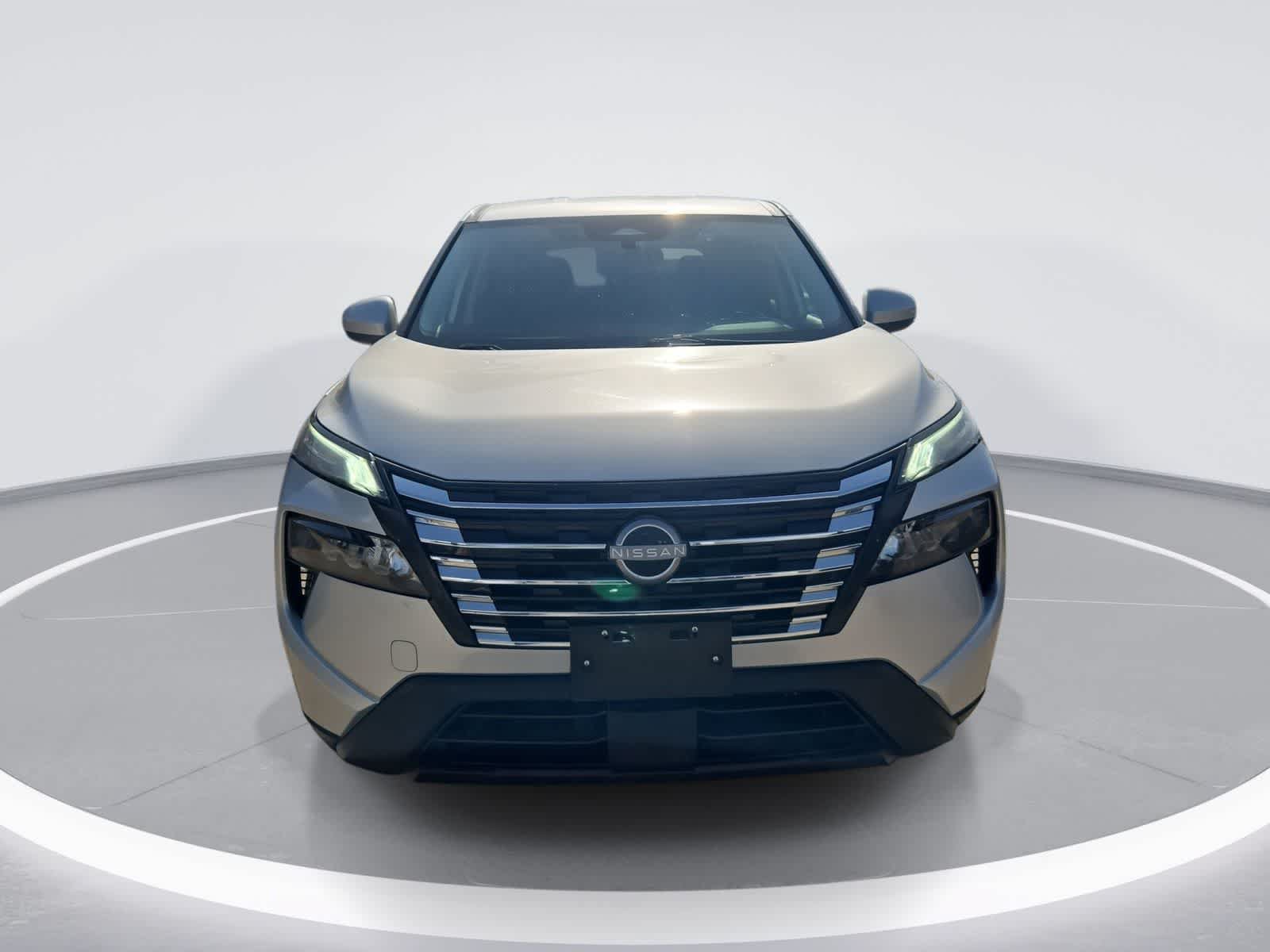 Used 2025 Nissan Rogue SV AWD/4WD image 3