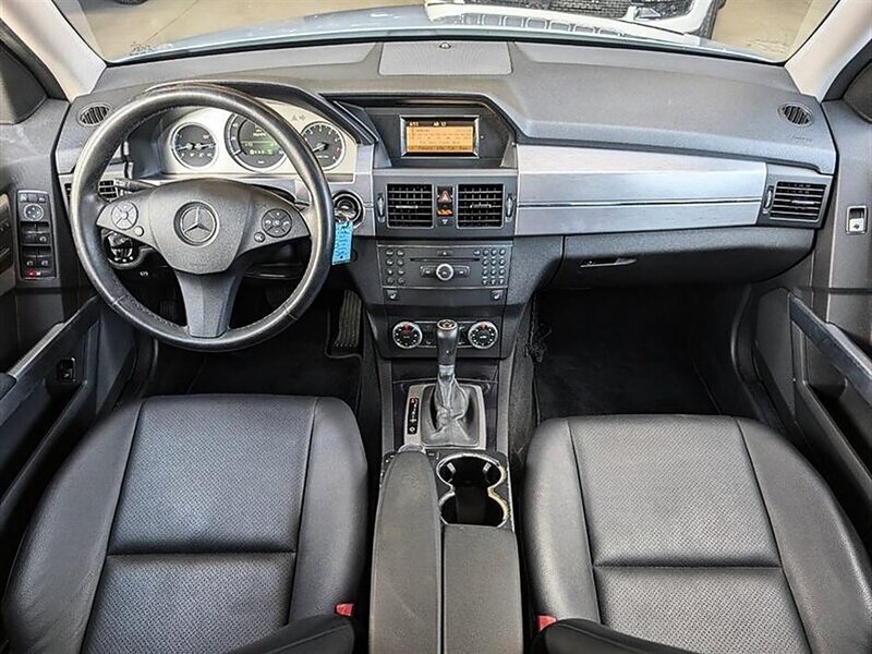 Used 2010 Mercedes-Benz GLK 350 4MATIC image 3