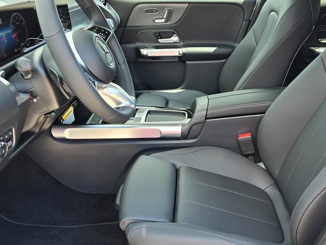 Used 2026 Mercedes-Benz GLB 250 4MATIC image 11