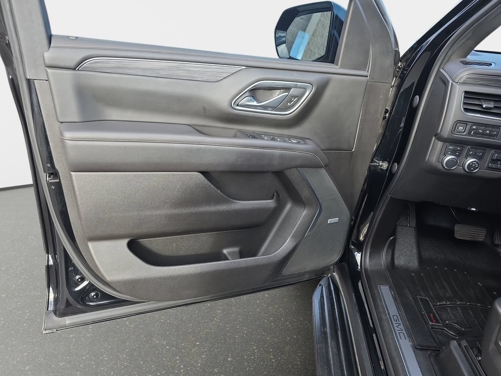 Used 2021 GMC Yukon SLT w/ SLT Luxury Plus Package AWD/4WD image 31