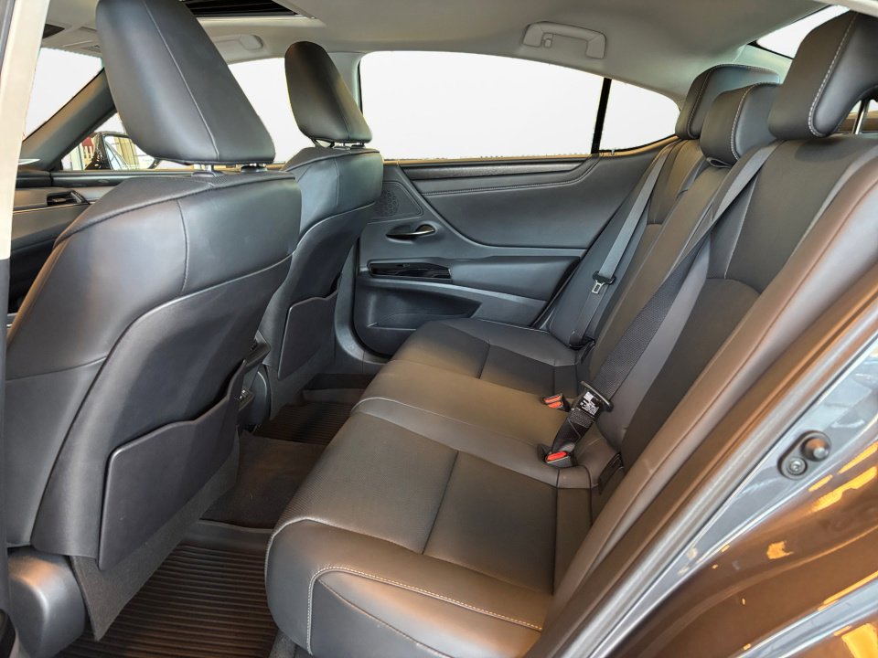 Used 2023 Lexus ES 350 w/ Premium Package image 16