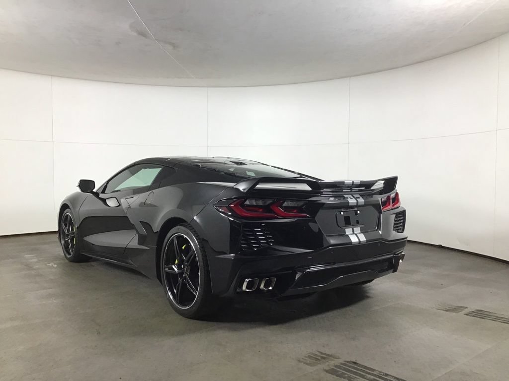 Used 2021 Chevrolet Corvette Stingray Preferred Cpe w/ Z51 Performance Package RWD image 3