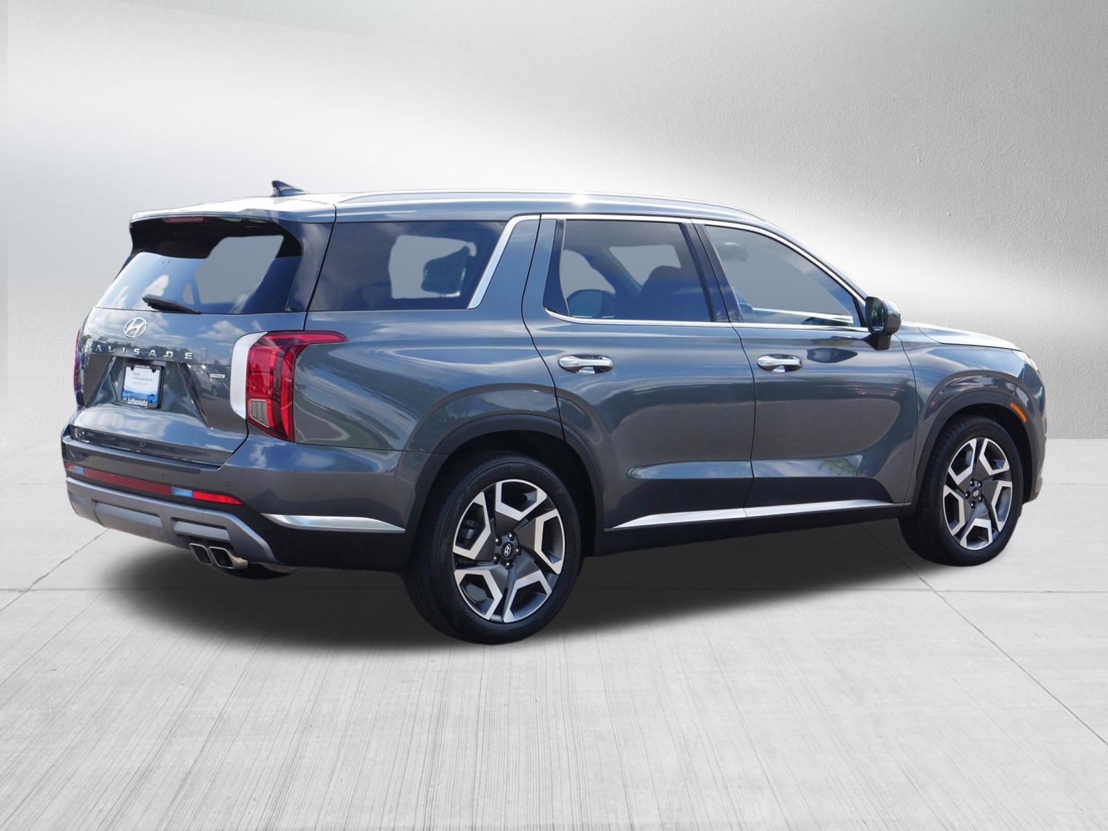 Certified 2024 Hyundai Palisade Limited AWD/4WD image 7