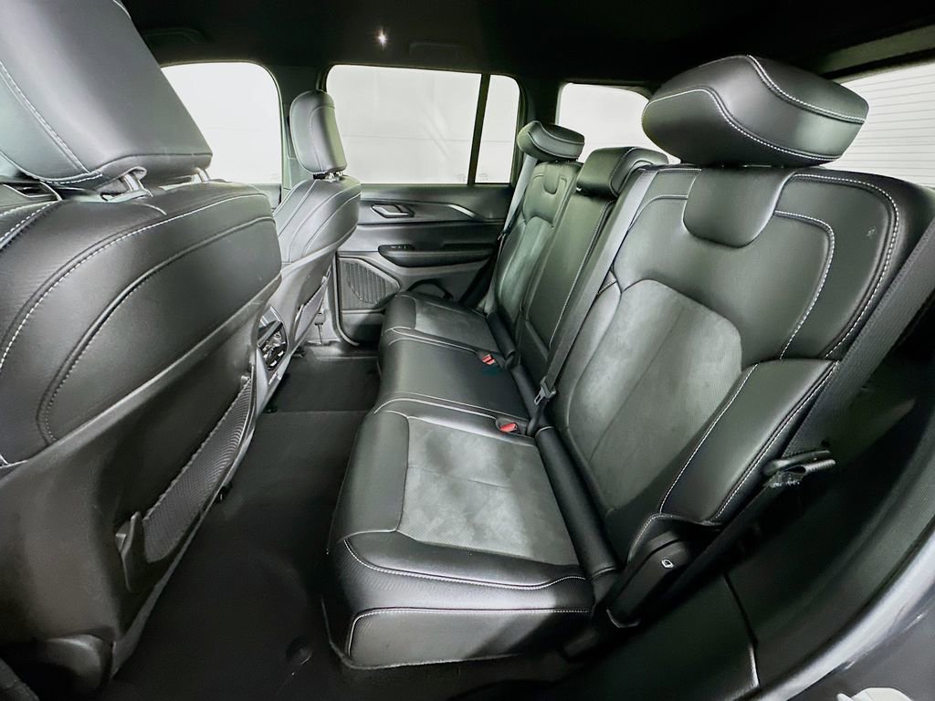 Certified 2024 Jeep Grand Cherokee Altitude image 35