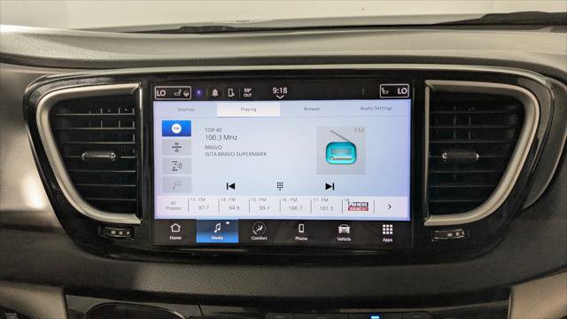 Used 2023 Chrysler Pacifica Touring-L FWD image 28