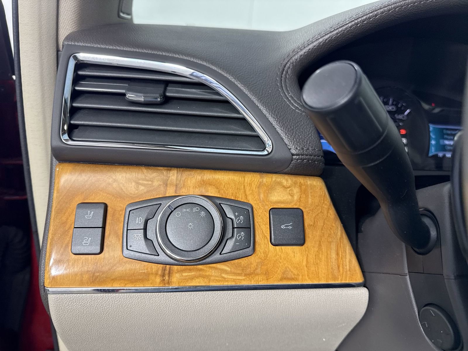 Used 2013 Lincoln MKX AWD image 15