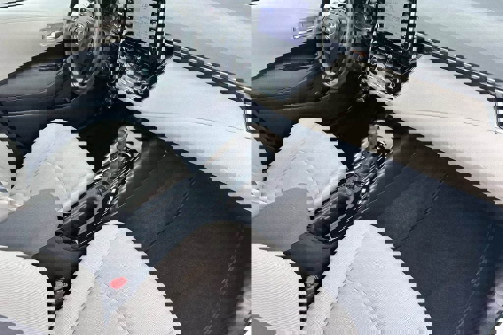 Used 2021 Toyota Corolla LE image 12