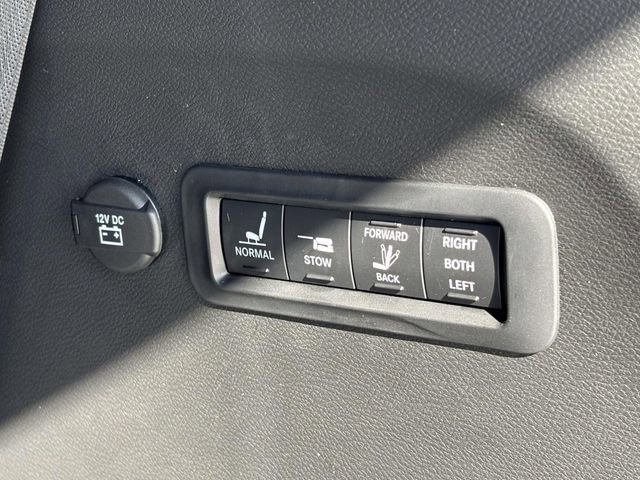 New 2026 Chrysler Pacifica Pinnacle image 40