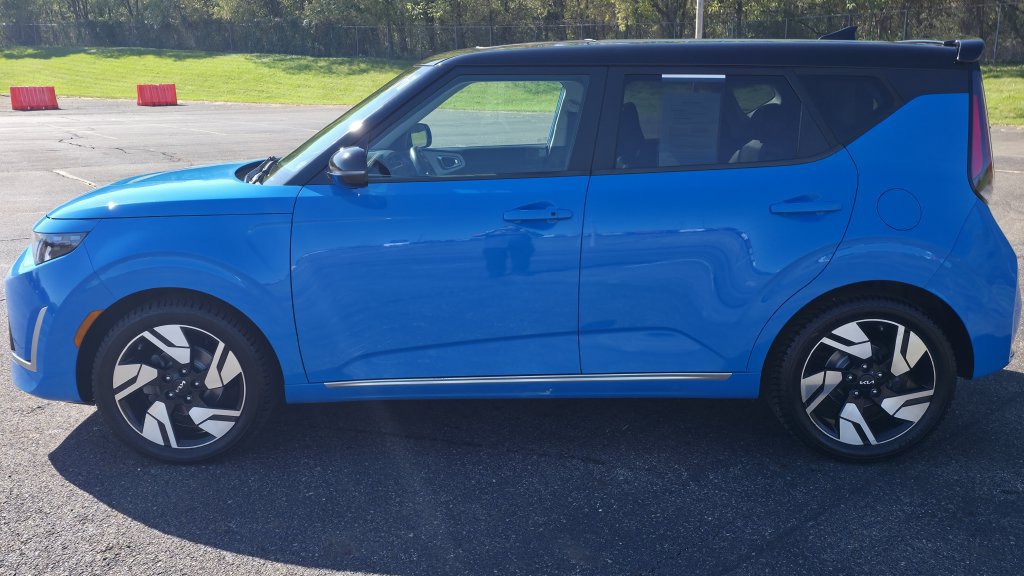 Used 2023 Kia Soul GT-Line FWD image 7