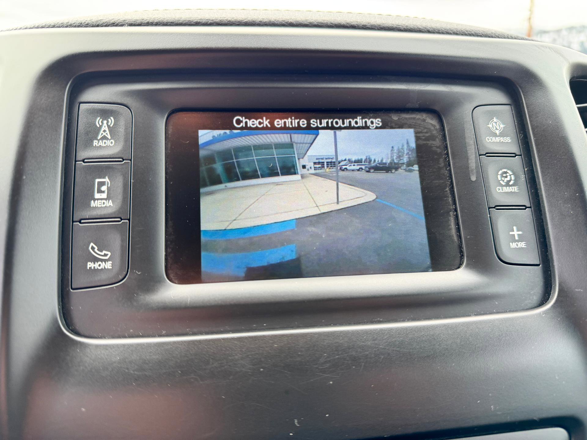 Used 2018 Jeep Cherokee Latitude w/ Cold Weather Group image 28