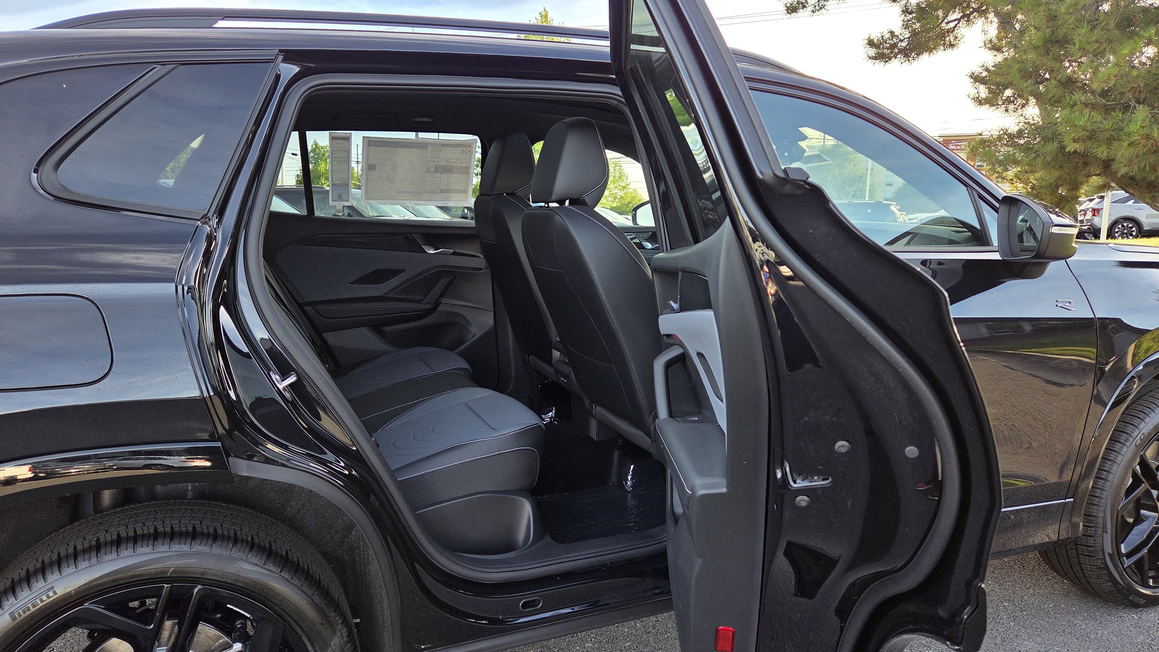 New 2026 Volkswagen Tiguan SE R-Line AWD/4WD image 32