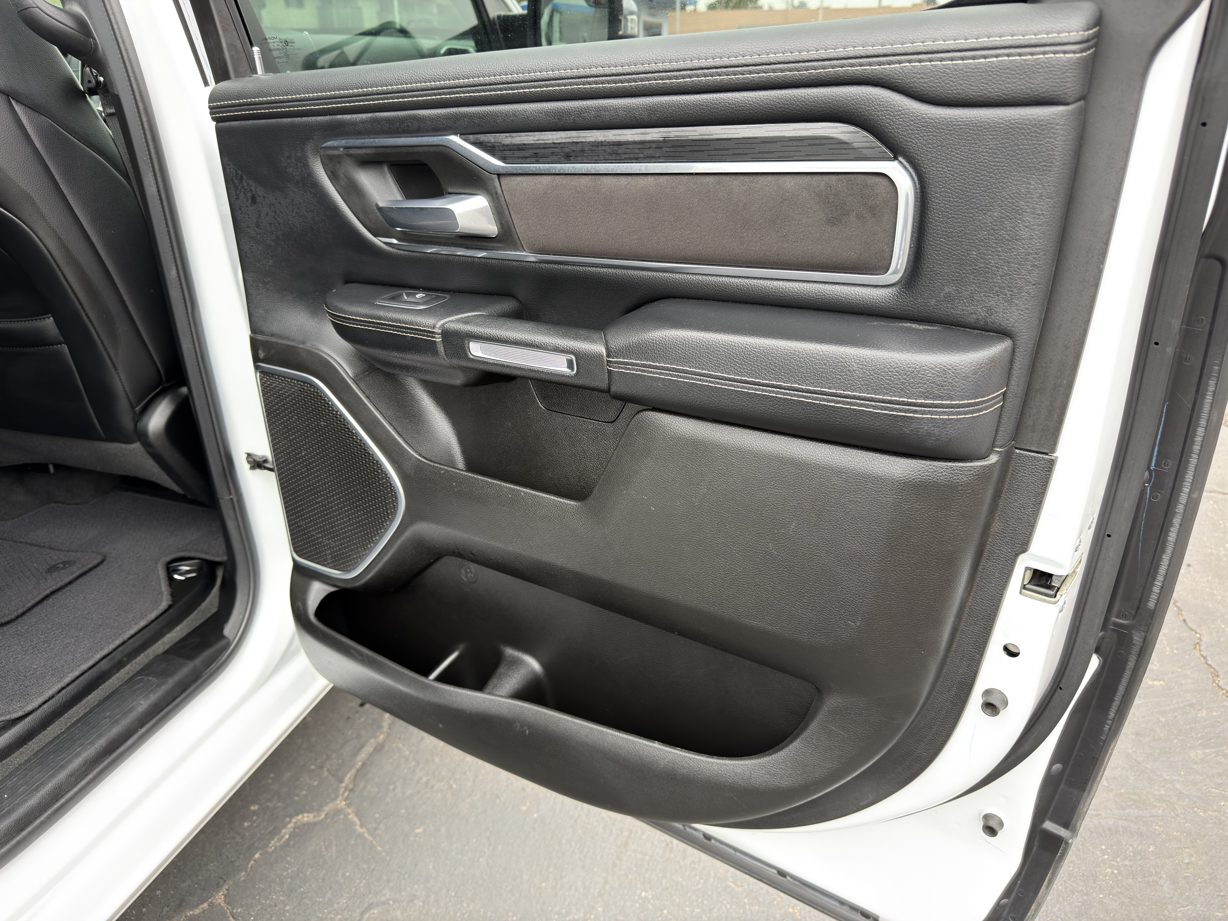 Used 2024 RAM 1500 Laramie AWD/4WD image 13