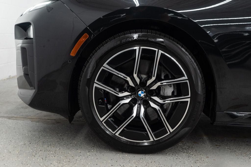Used 2023 BMW 760i xDrive AWD/4WD image 41