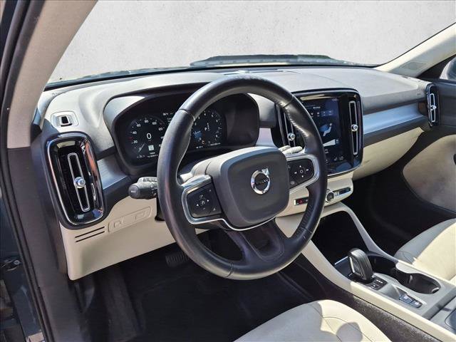 Used 2021 Volvo XC40 T5 Momentum w/ Protection Package Premier AWD/4WD image 9