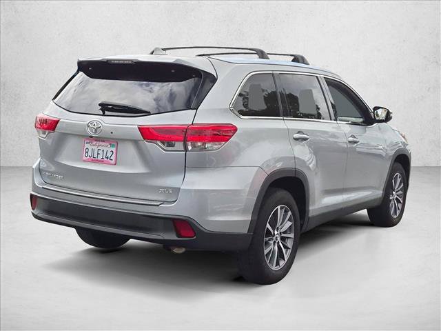 Used 2019 Toyota Highlander XLE FWD image 5