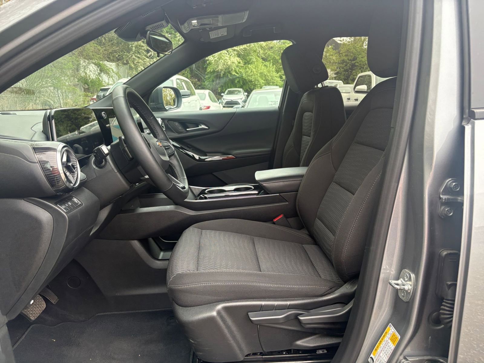 Used 2025 Chevrolet Equinox LT FWD image 25
