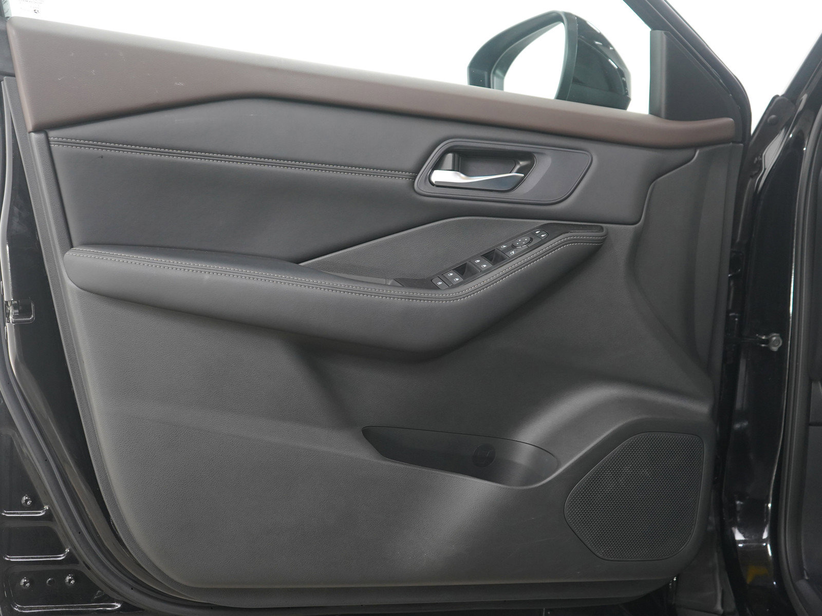 Used 2023 Nissan Rogue SV w/ SV Premium B Package image 22