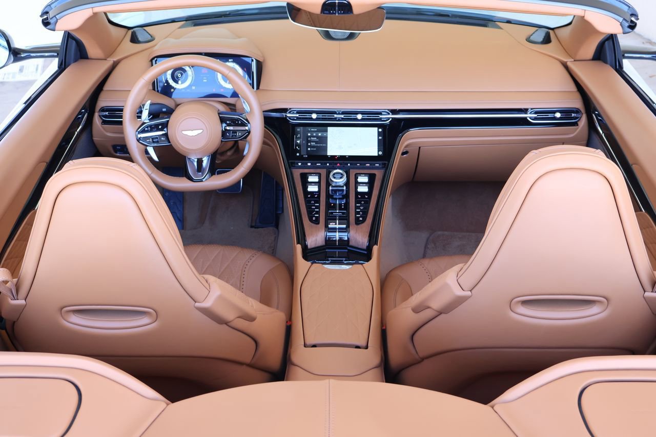 Used 2024 Aston Martin DB12 Convertible image 16