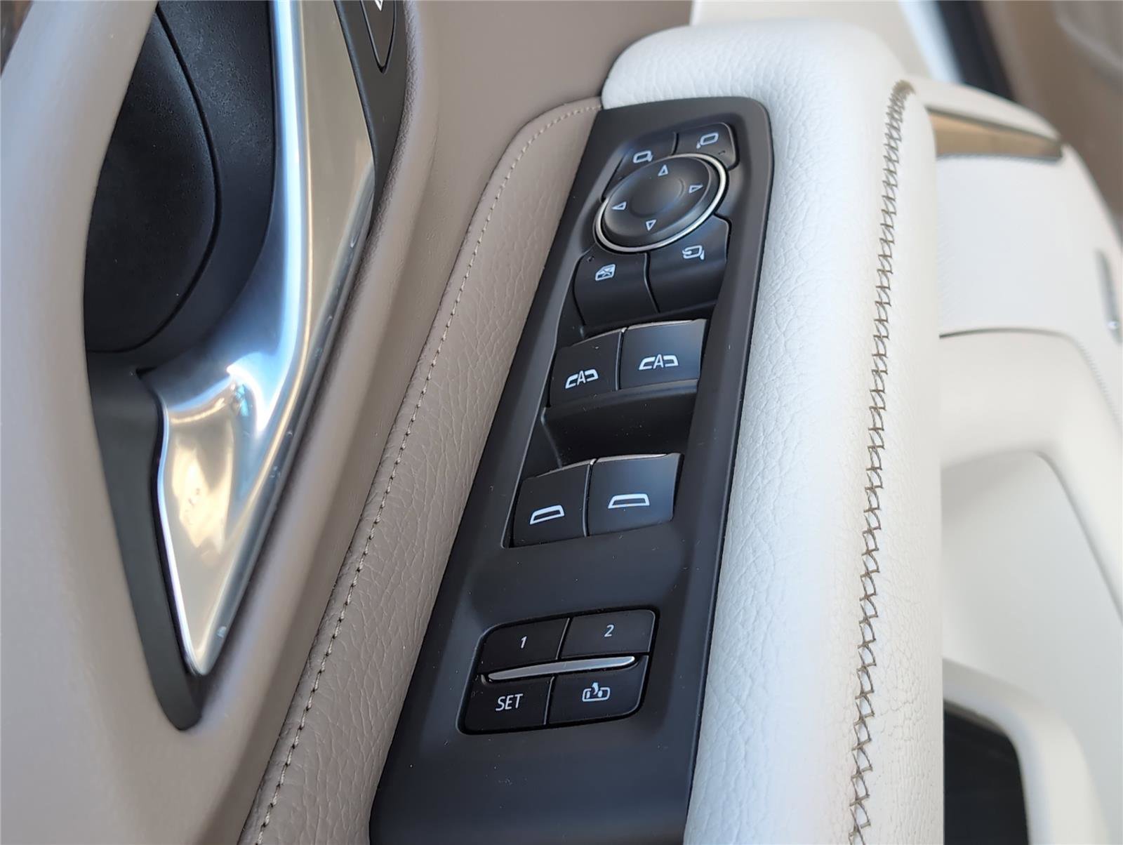 Used 2021 GMC Yukon Denali w/ Denali Premium Package image 16