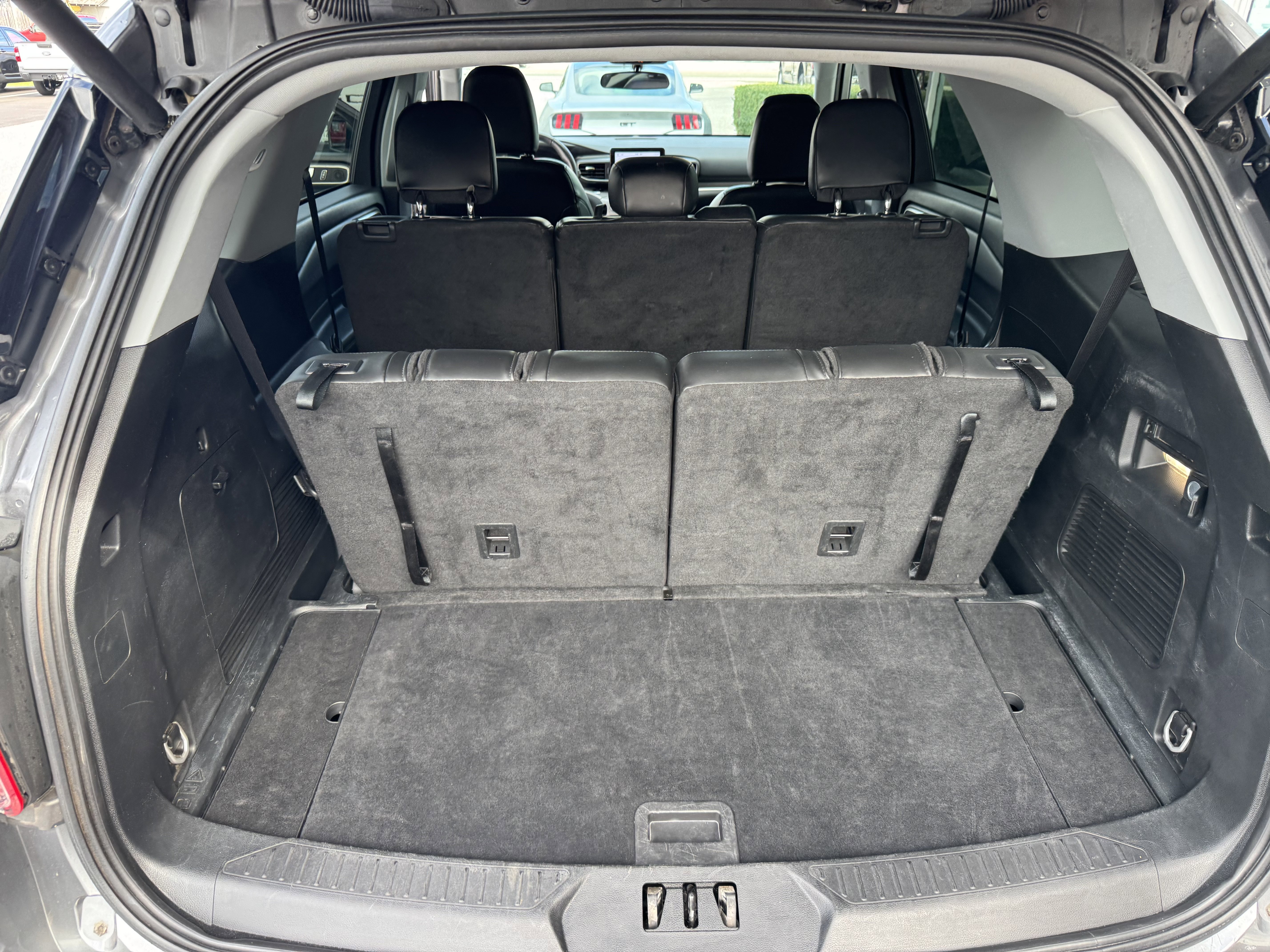 Used 2024 Ford Explorer XLT w/ Equipment Group 202A image 10