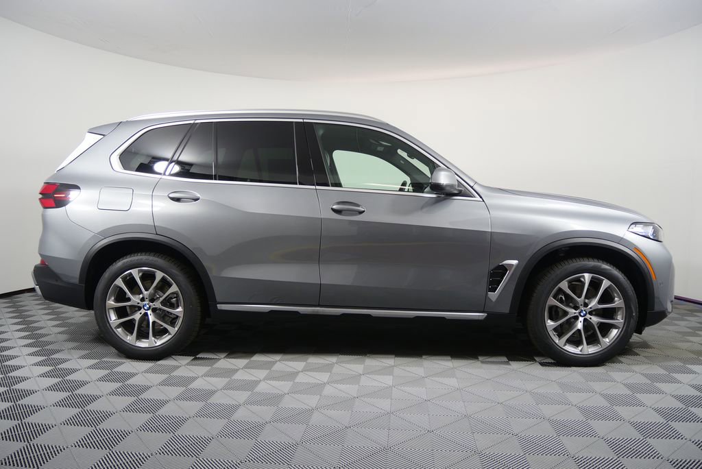 Used 2026 BMW X5 xDrive40i w/ Premium Package image 2
