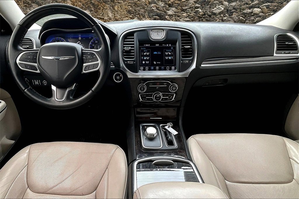 Used 2018 Chrysler 300 Limited image 14