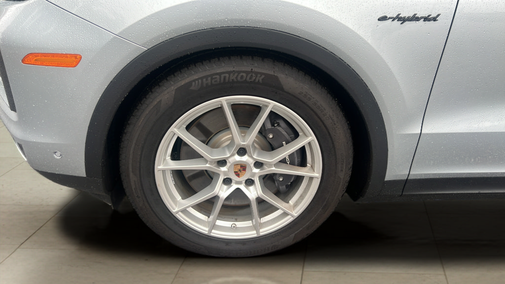Certified 2025 Porsche Cayenne E-Hybrid AWD/4WD image 15