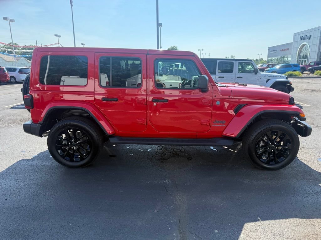 Used 2025 Jeep Wrangler Unlimited Sahara AWD/4WD image 2