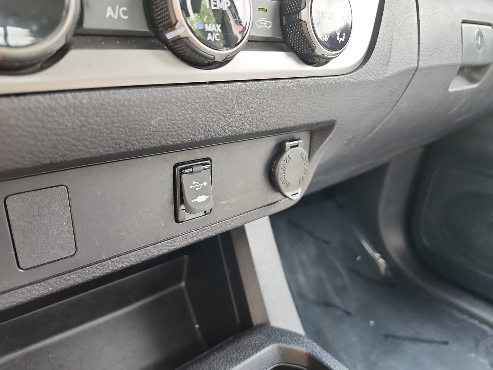 Used 2018 Toyota Tacoma SR w/ SR Convenience Package AWD/4WD image 21