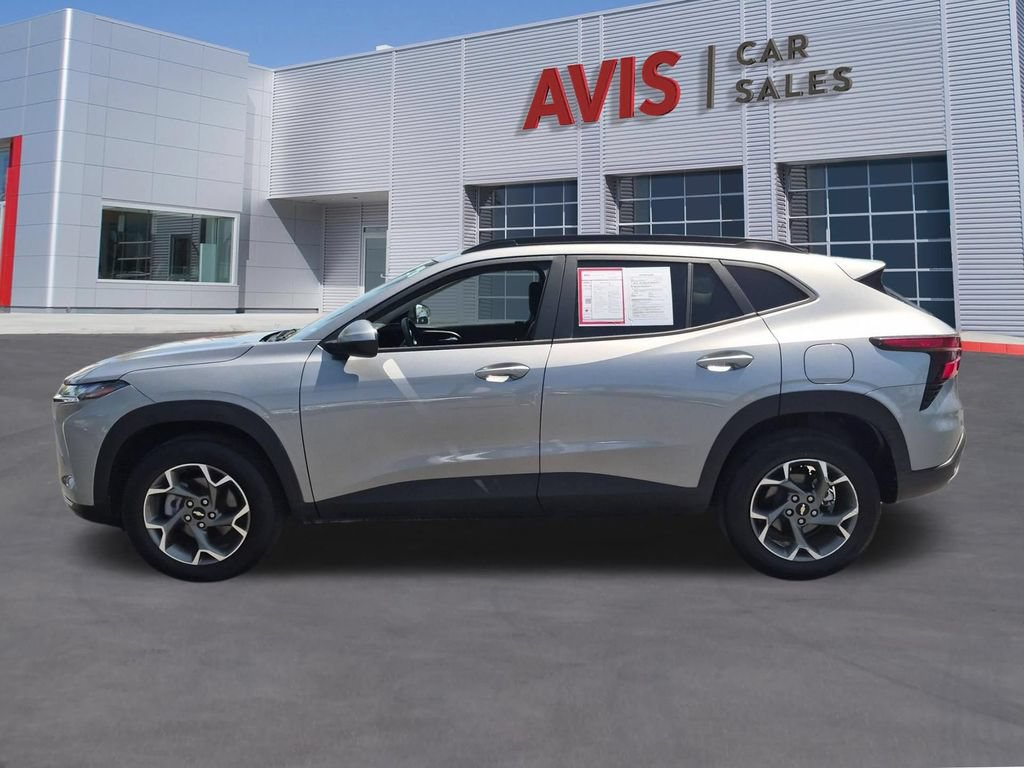Used 2025 Chevrolet Trax LT w/ LT Convenience Package FWD image 10