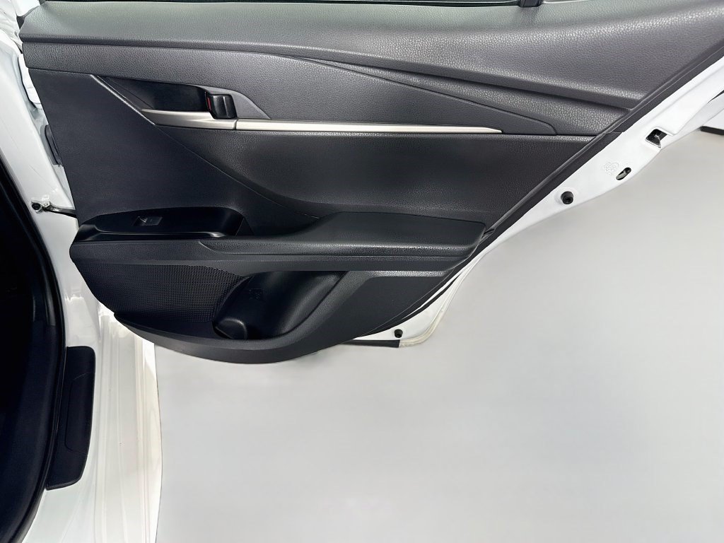 Used 2025 Toyota Camry SE FWD image 27
