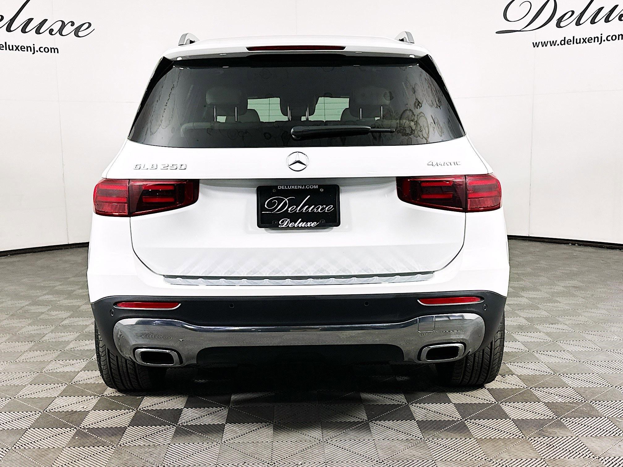 Used 2024 Mercedes-Benz GLB 250 4MATIC w/ Driver Assistance Package image 5