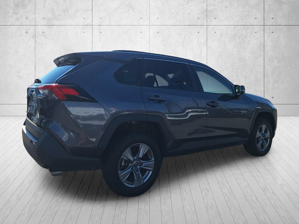 Used 2022 Toyota RAV4 XLE w/ Convenience Package FWD image 5