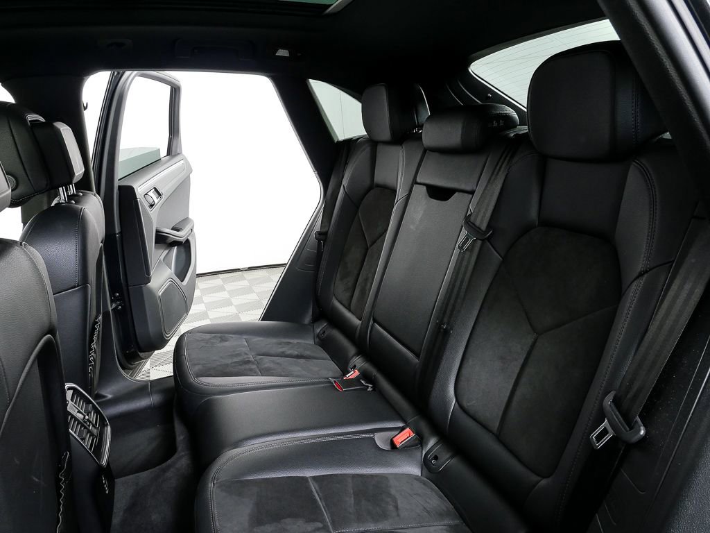 Certified 2020 Porsche Macan image 21