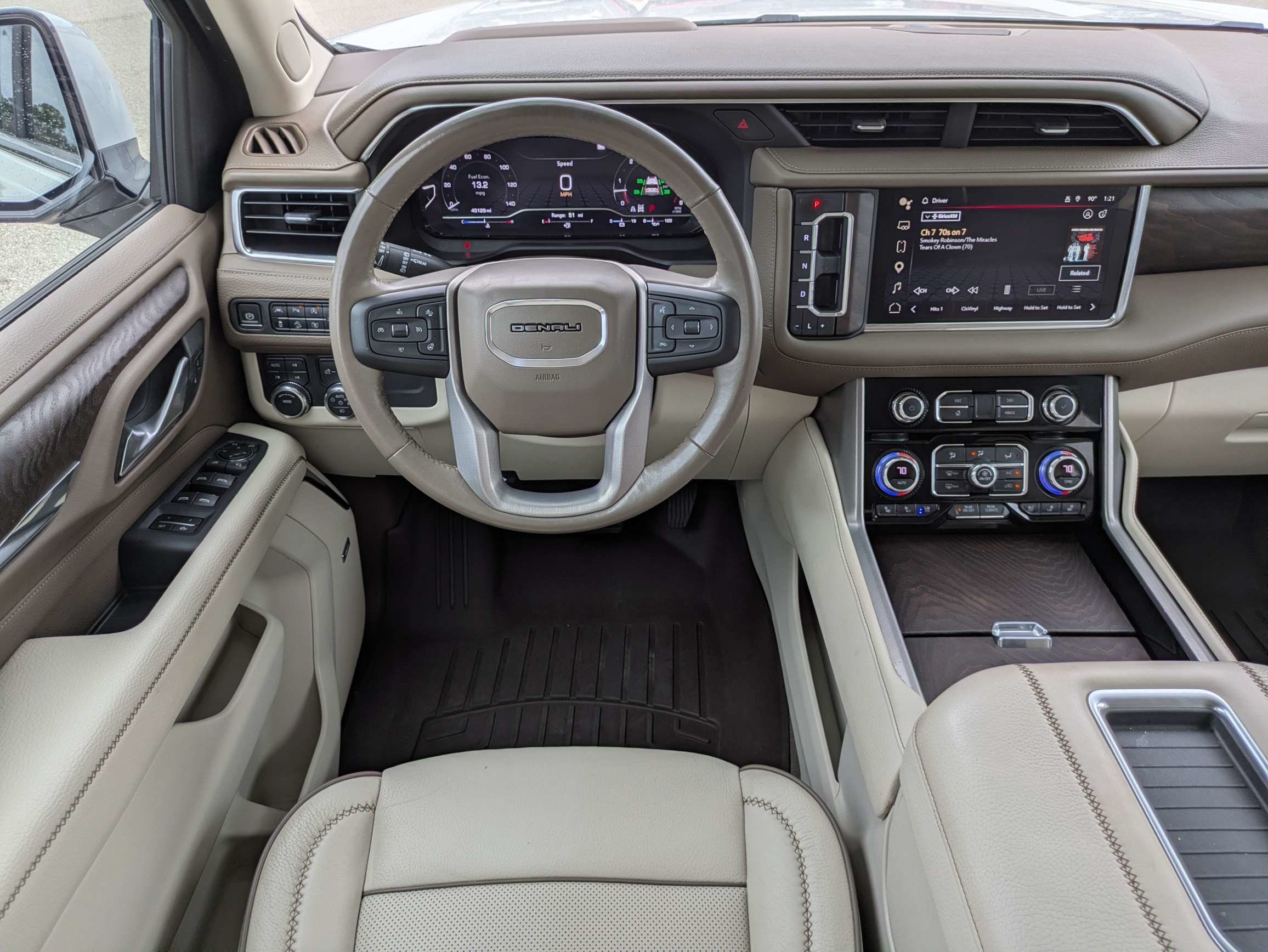 Used 2022 GMC Yukon XL Denali AWD/4WD image 16