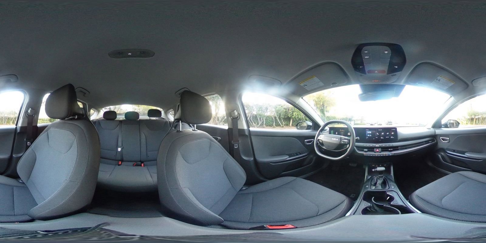 Used 2025 Kia K4 LXS image 41