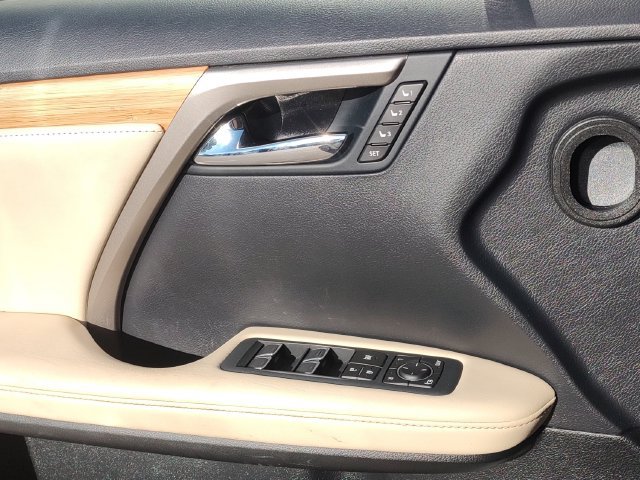 Used 2022 Lexus RX 350L FWD w/ Premium Package image 26