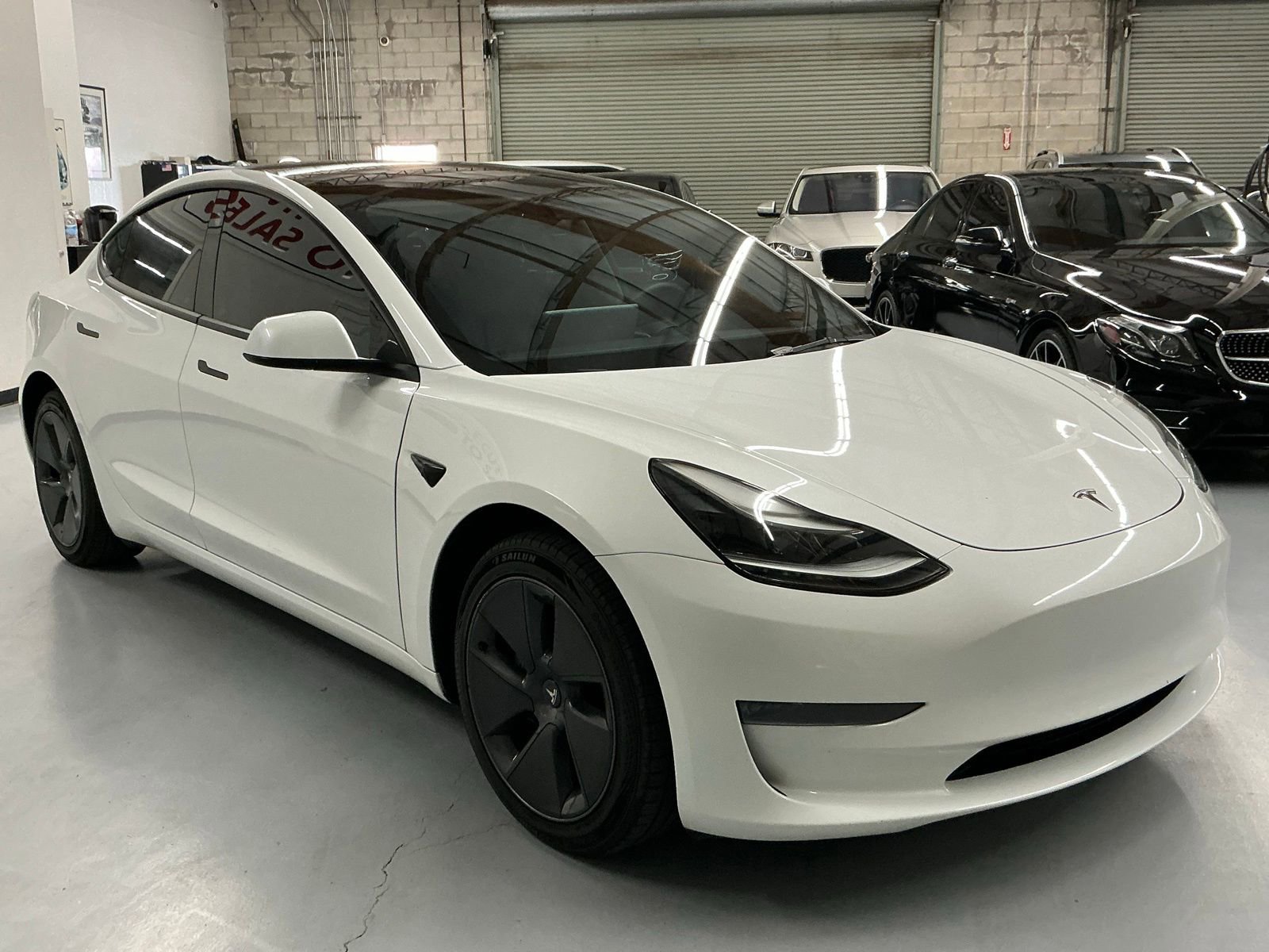 Used 2023 Tesla Model 3 Standard Range image 3