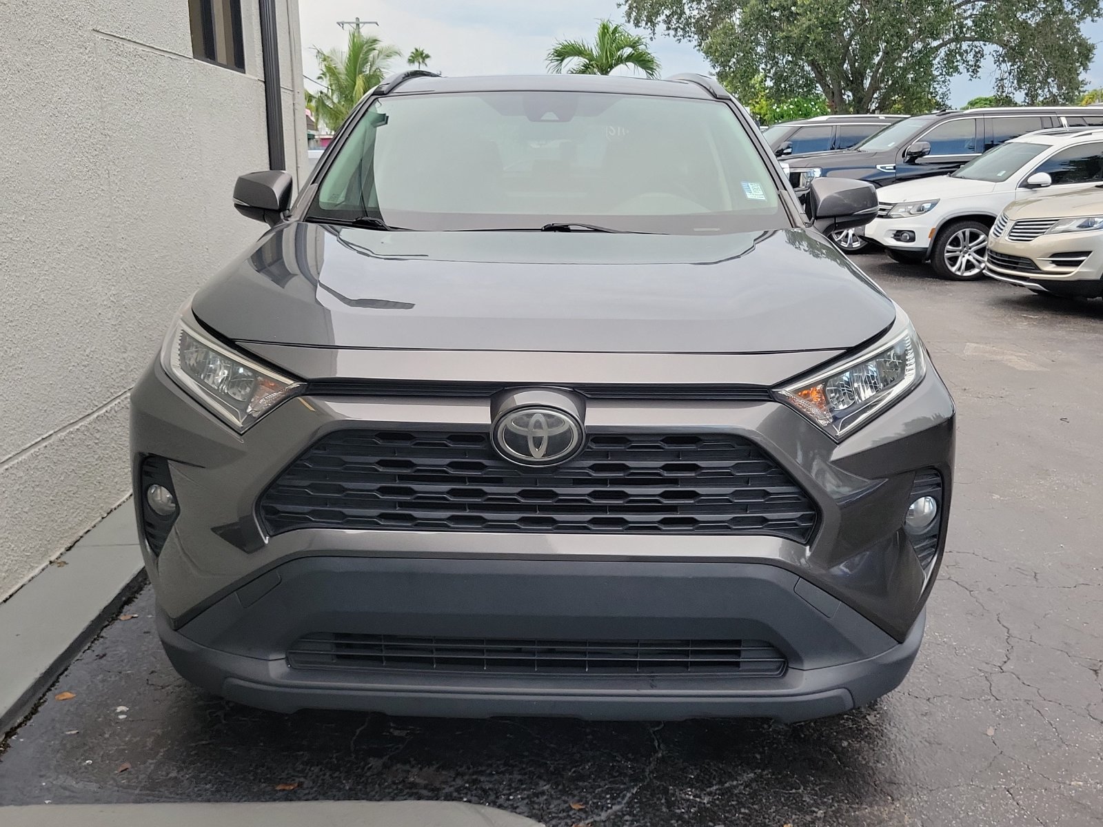 Used 2019 Toyota RAV4 XLE Premium FWD image 2