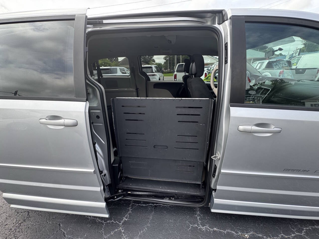 Used 2011 Dodge Grand Caravan Express w/ PWR Window Group FWD image 21