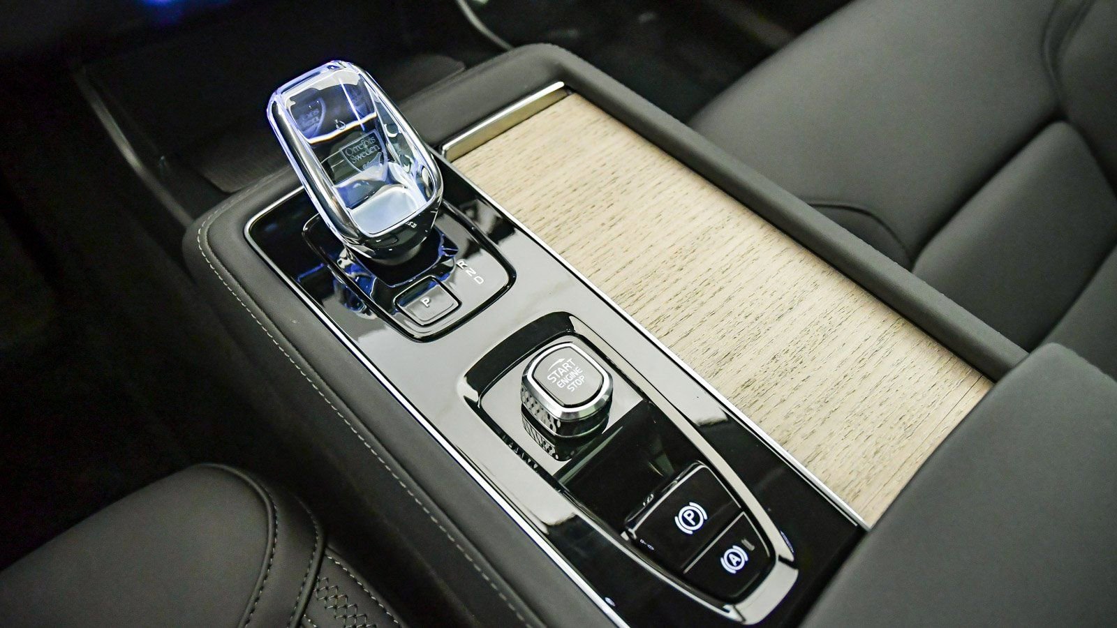 Certified 2025 Volvo XC90 B6 Core w/ Protection Package Premier image 27