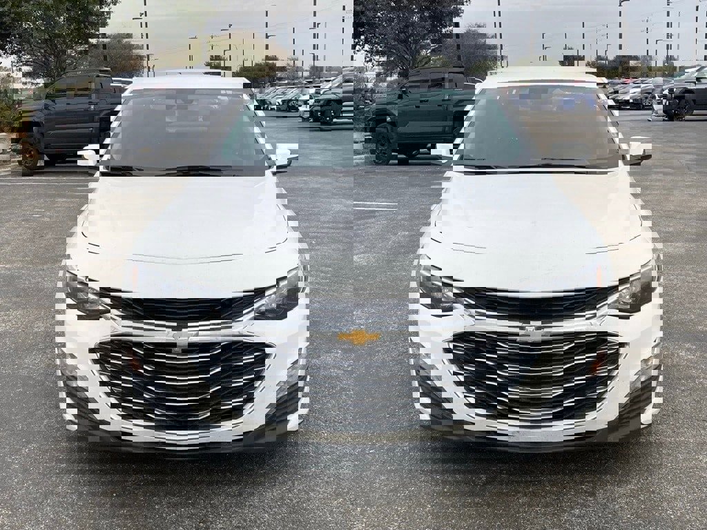 Used 2024 Chevrolet Malibu LT image 2