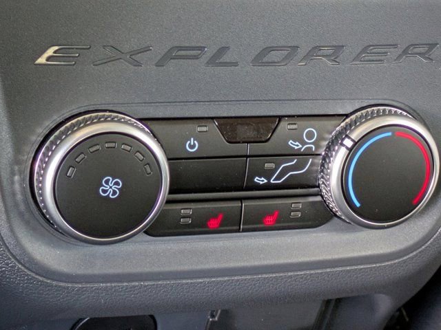 Certified 2026 Ford Explorer Platinum w/ LUX Leather Package image 18